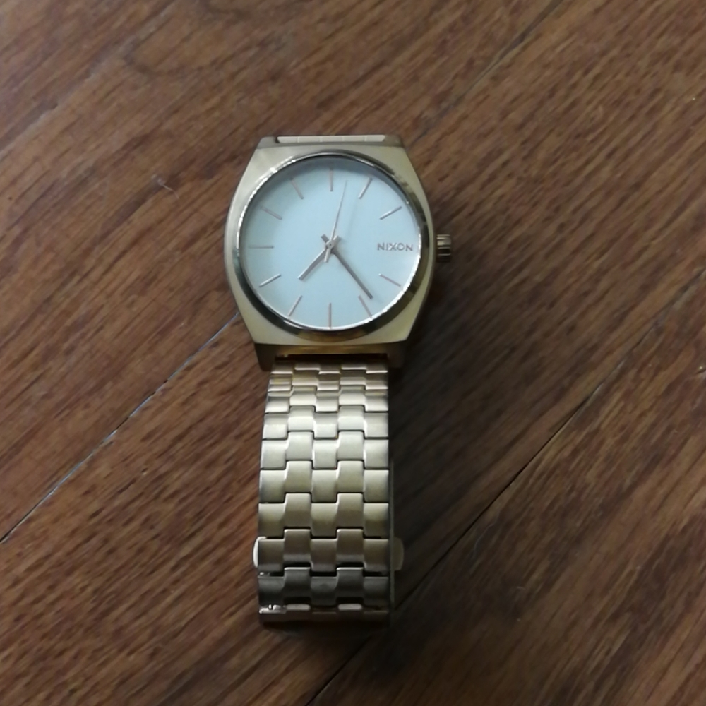 Nixon rose gold watch